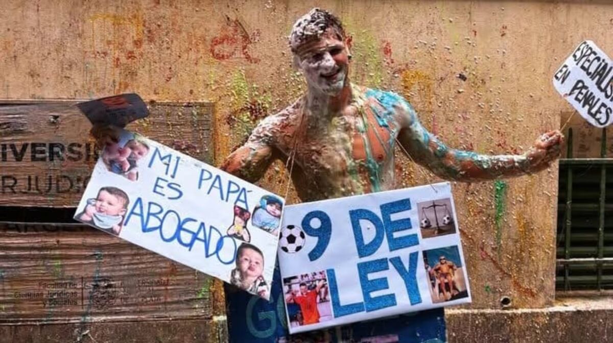 De la cancha al aula: un goleador del fútbol argentino se recibió de abogado thumbnail