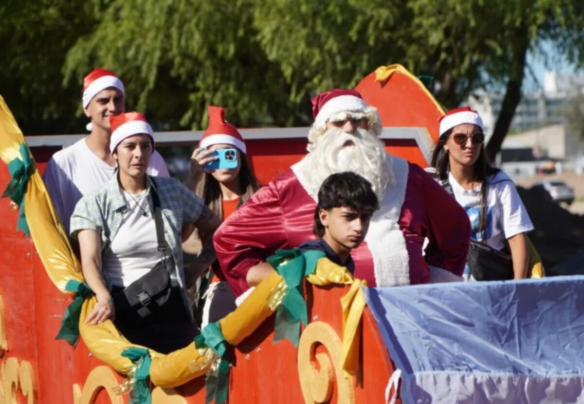 Quién es Remo, el Papá Noel de Córdoba que hizo su última caravana este 24 thumbnail
