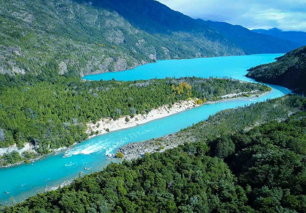 Cuál es el destino de la Patagonia que es de ensueño y recomiendan conocer sí o sí una vez en la vida thumbnail