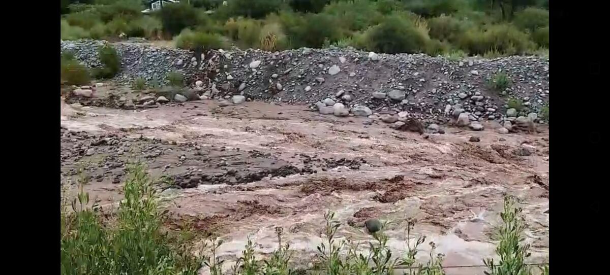 Amaicha del Valle: la tormenta dejó aislado al barrio de La Fronterita thumbnail