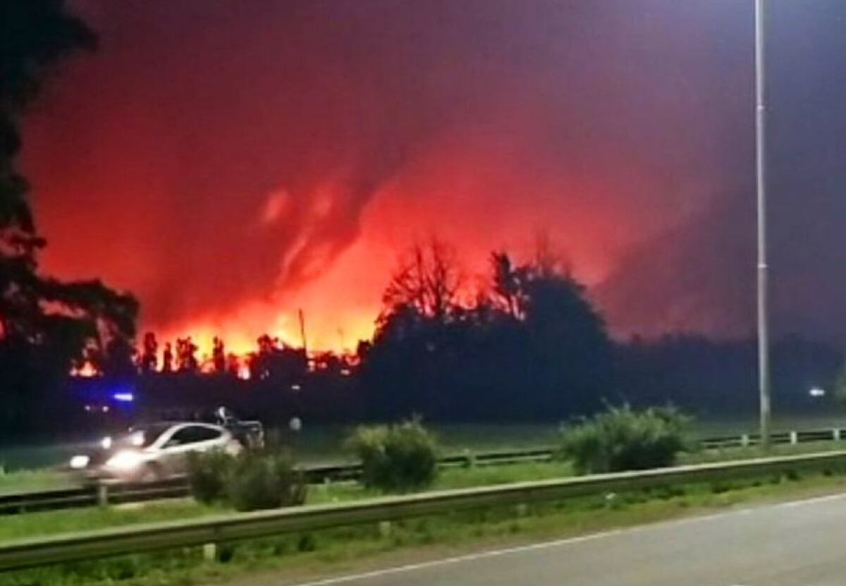 Explosión en Ezeiza: desoladoras primeras imágenes de cómo quedó el Polo Industrial Spegazzini thumbnail