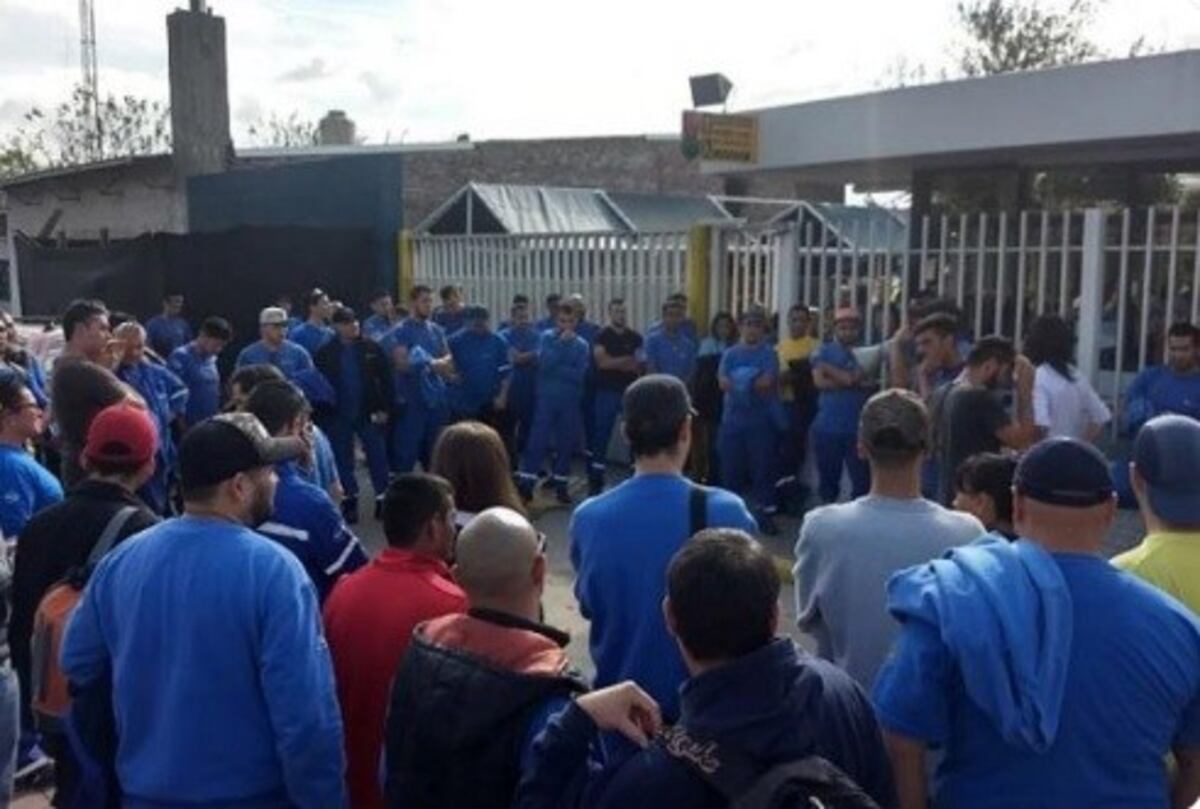 Crisis en el sector metalúrgico: una fábrica de electrodomésticos en Rosario extiende la suspensión de 400 operarios thumbnail
