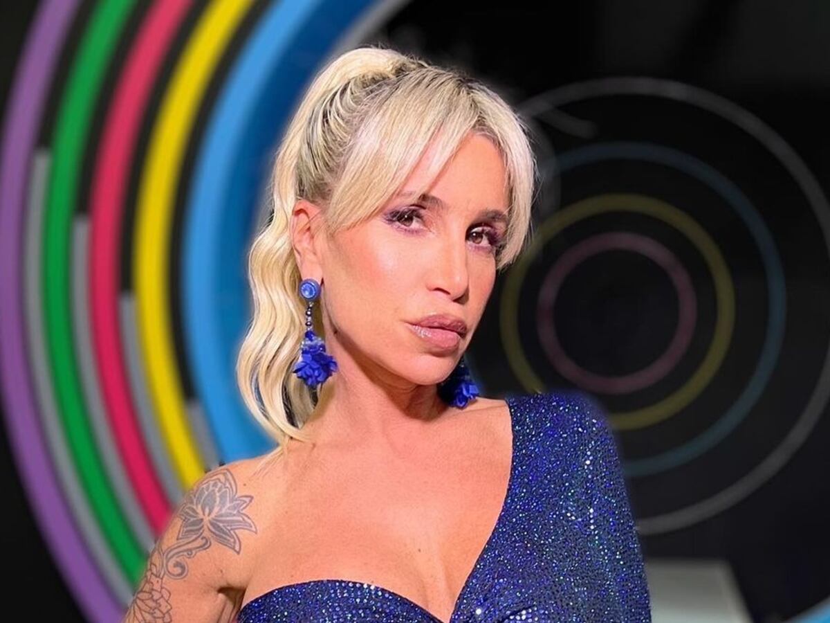 Flor Peña lució un impactante vestido de charol color nude Recargada