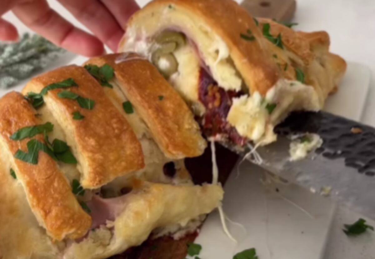 Cómo hacer un exquisito pan relleno con solo 8 ingredientes: la receta fácil y rápida para disfrutar en estas Fiestas thumbnail