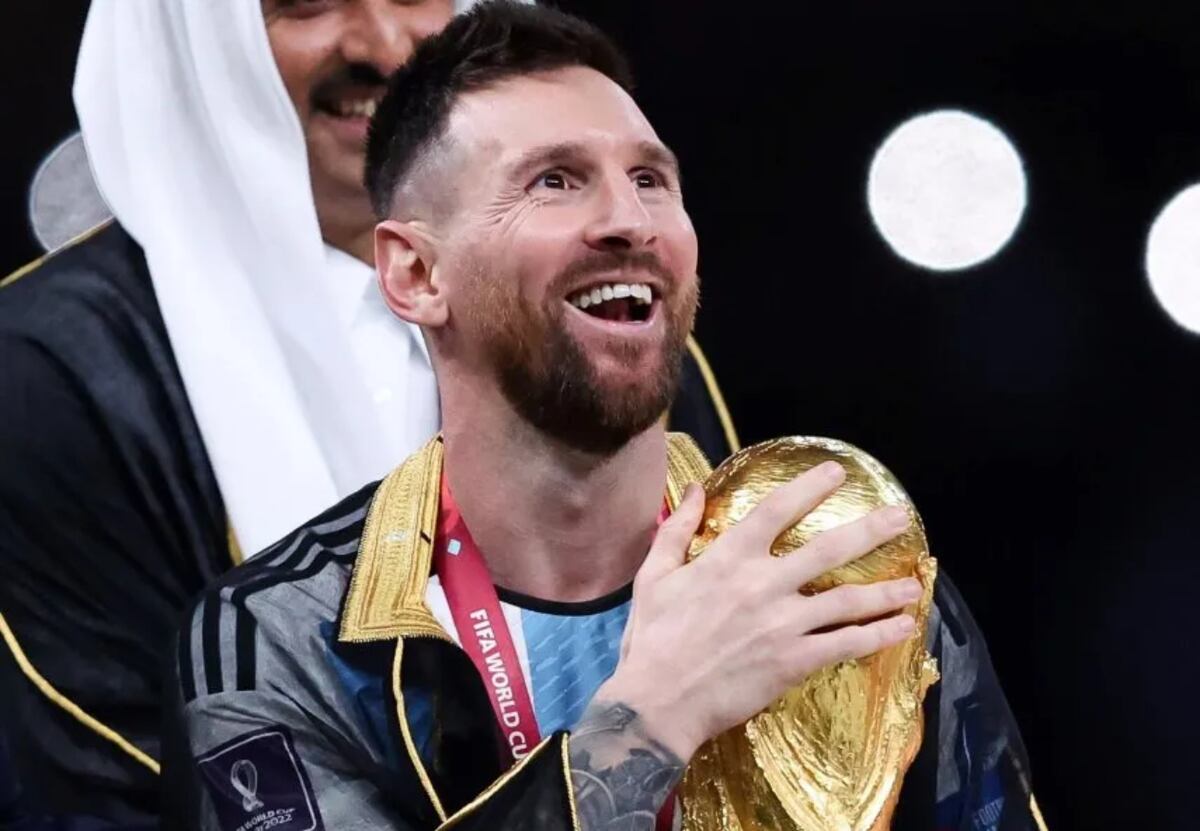 La historia del rosarino que esperó días en la puerta de Kentucky y logró conocer a Messi thumbnail