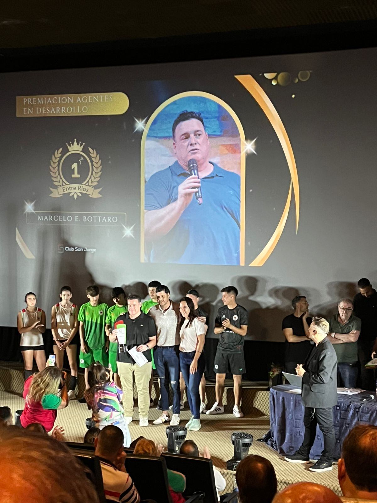 Agencia Mercantil Entre Ríos obtuvo por segundo año consecutivo el primer puesto en la Convención Nacional del Club San Jorge thumbnail