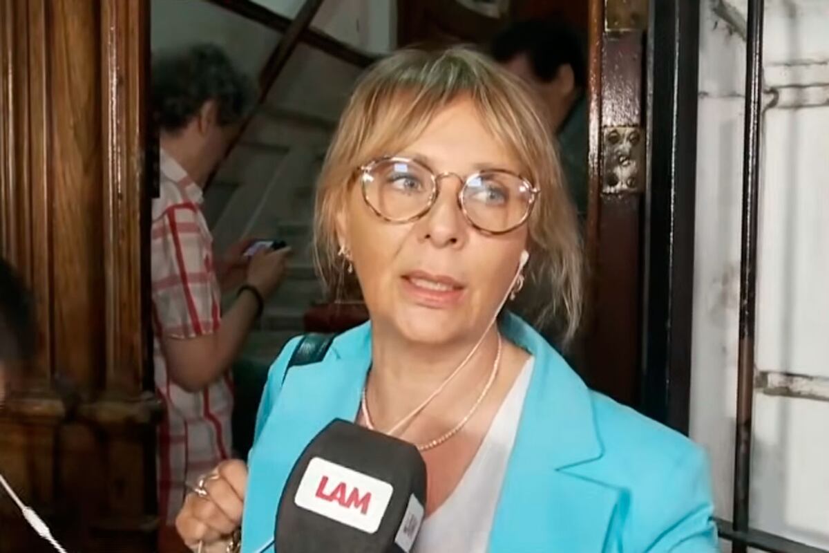 Insultaron y empujaron a Evelyn von Brocke en la puerta de Aptra minutos después de su expulsión de la entidad thumbnail