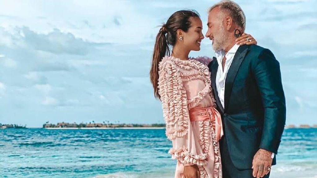 El excéntrico millonario Gianluca Vacchi tendrá un hijo con su novia 27