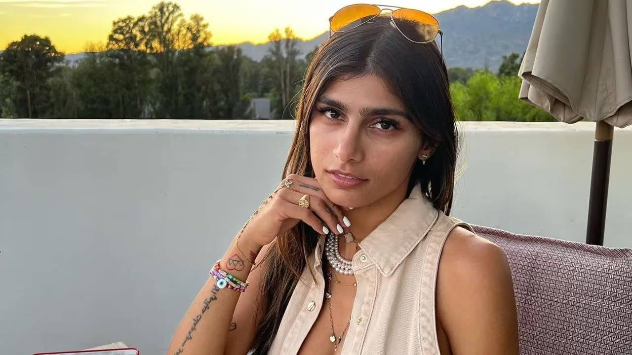 Mia Khalifa hizo toples y jugó al límite de la censura con un look infartante thumbnail