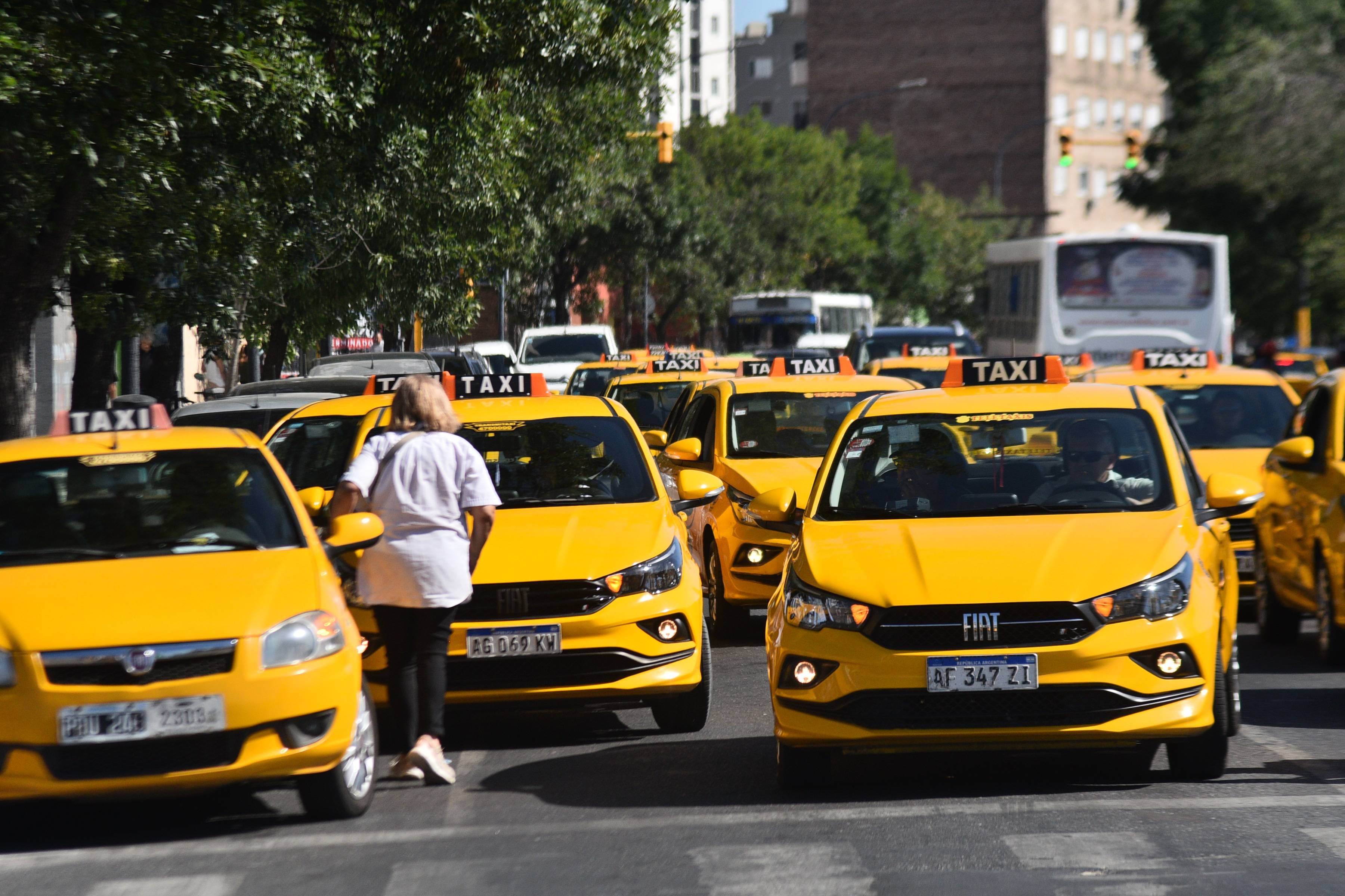 Tarifas en Córdoba: aumentan desde este sábado las de taxis y remises, y sube la ITV thumbnail