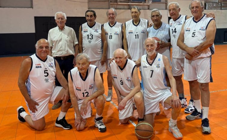 Mario Sala de Arroyito integra la Selección Argentina en la categoría +80 para el Mundial de Maxibásquet thumbnail