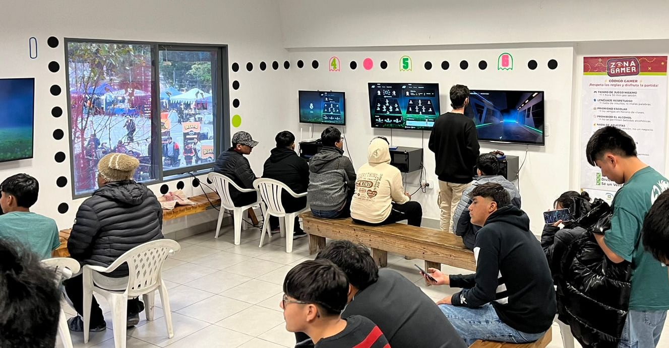 Los deportes electrónicos coparon el parque San Martín, en la capital jujeña thumbnail