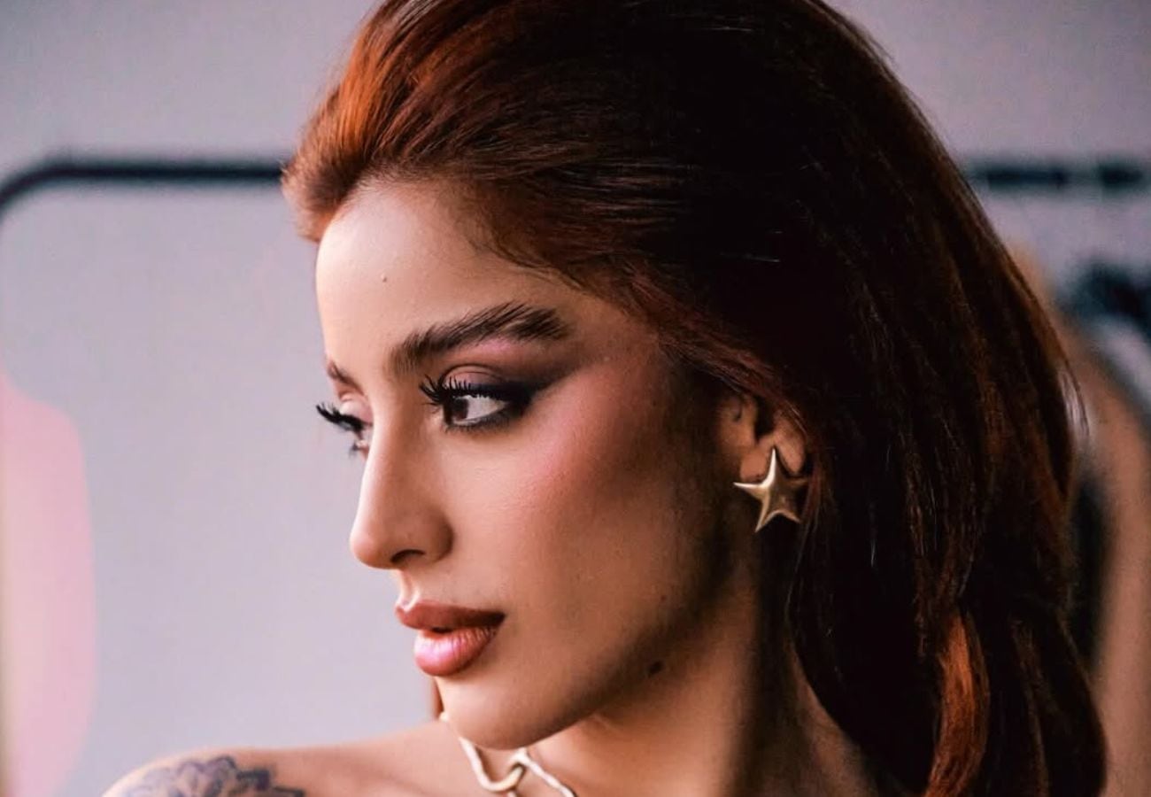 En medio de los rumores, Belu Negri posó en microbikini y transparencias desde la playa thumbnail