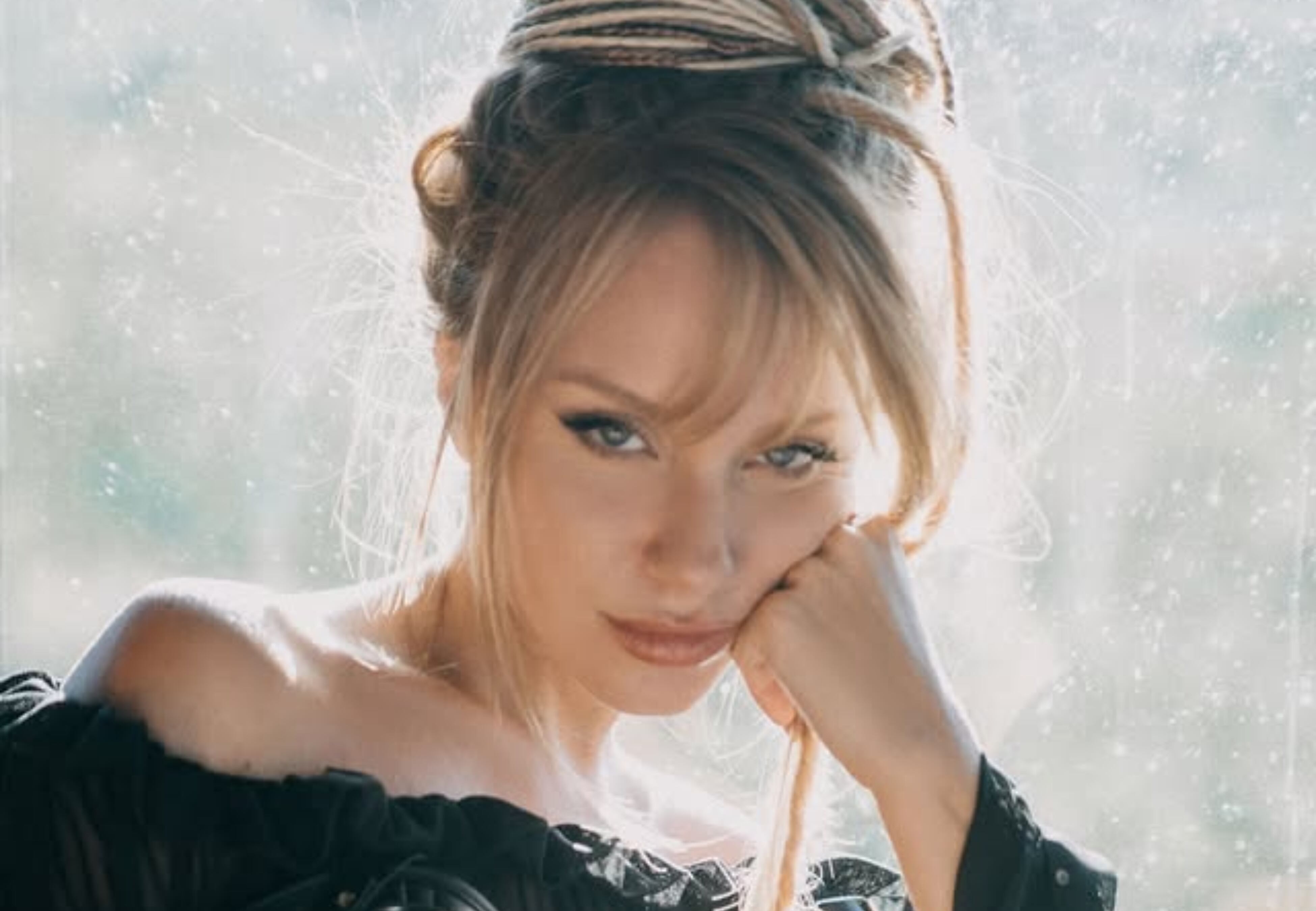 Rocío Pardo, la novia de Nicolás Cabré, se animó al topless y recibió el piropo de la China Suárez thumbnail