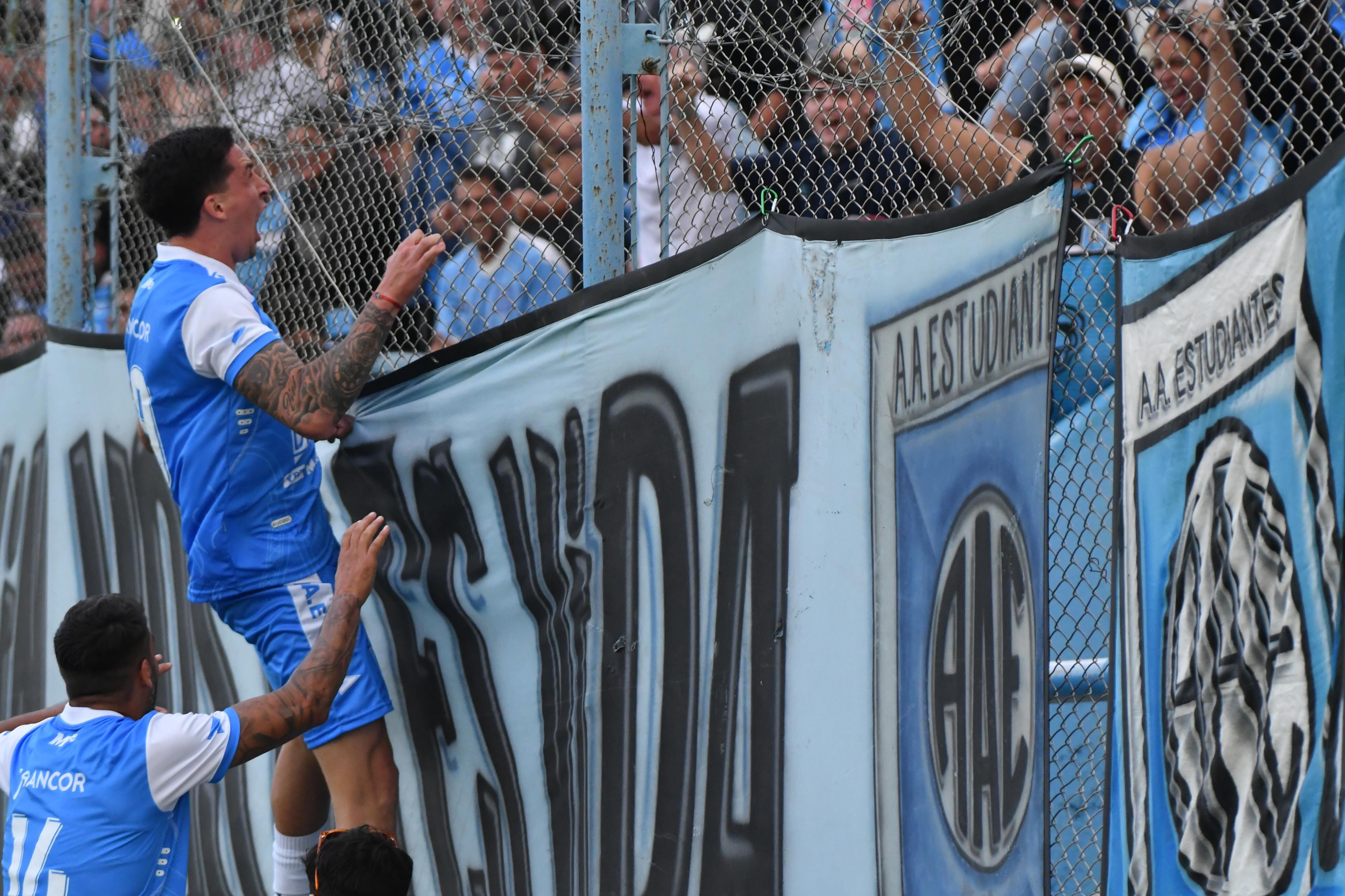 Estudiantes también se aprovechó del momento de Colón y trepa en la tabla de la Primera Nacional thumbnail