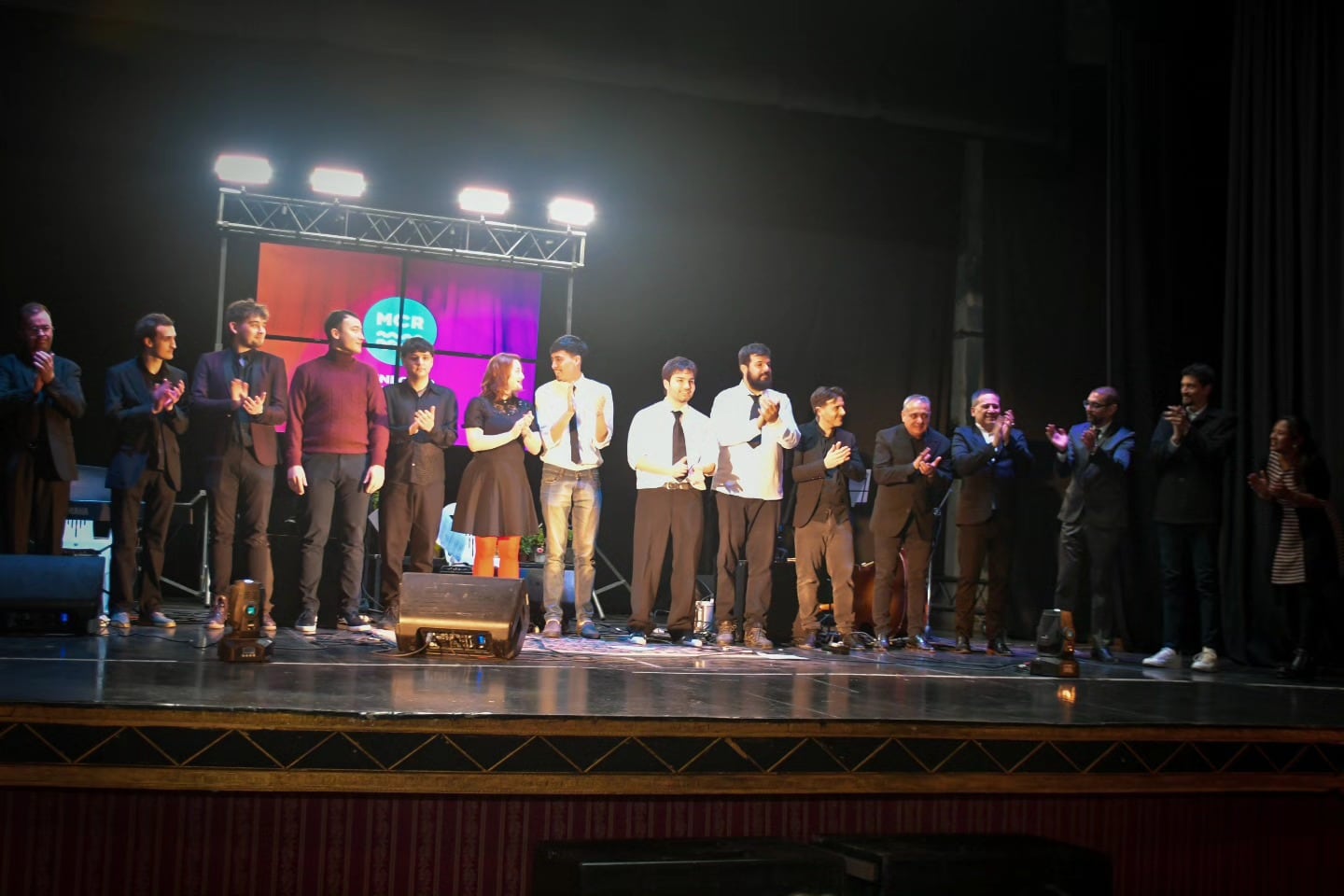 A sala llena se vivió la Noche de Gala en el Teatro Colón por el aniversario de Punta Alta thumbnail