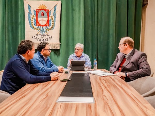 Jalil se reunió con intendentes de Belén y Londres para avanzar en obras estratégicas thumbnail