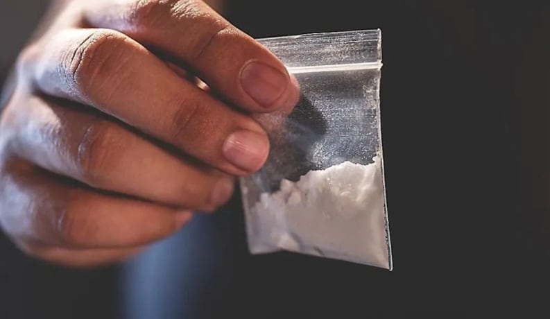 Alarma en una secundaria de Puerto Iguazú: un alumno llevó cocaína al colegio thumbnail