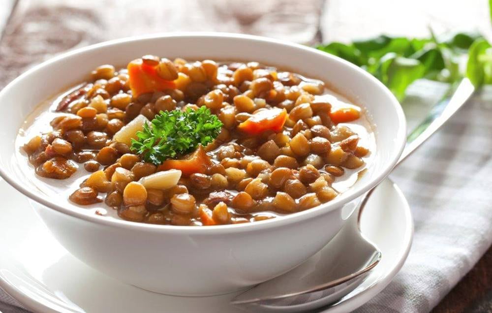 Cómo hacer el mejor guiso de lentejas vegetariano: la receta ideal para combatir el frío thumbnail