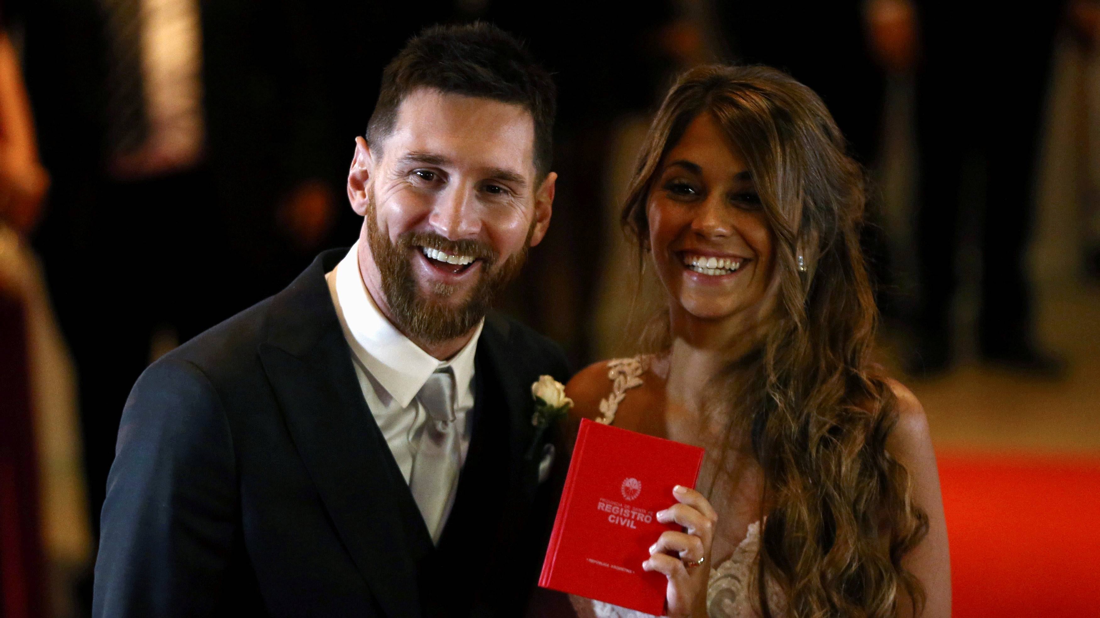 Antonela Roccuzzo compartió una foto inédita con Messi para celebrar su aniversario y conmovió a todos thumbnail
