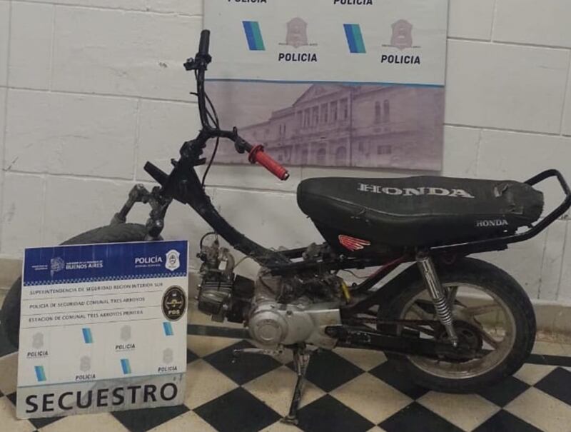 Menor aprehendido por circular en una moto sin patente y con números de motor y chasis suprimidos thumbnail