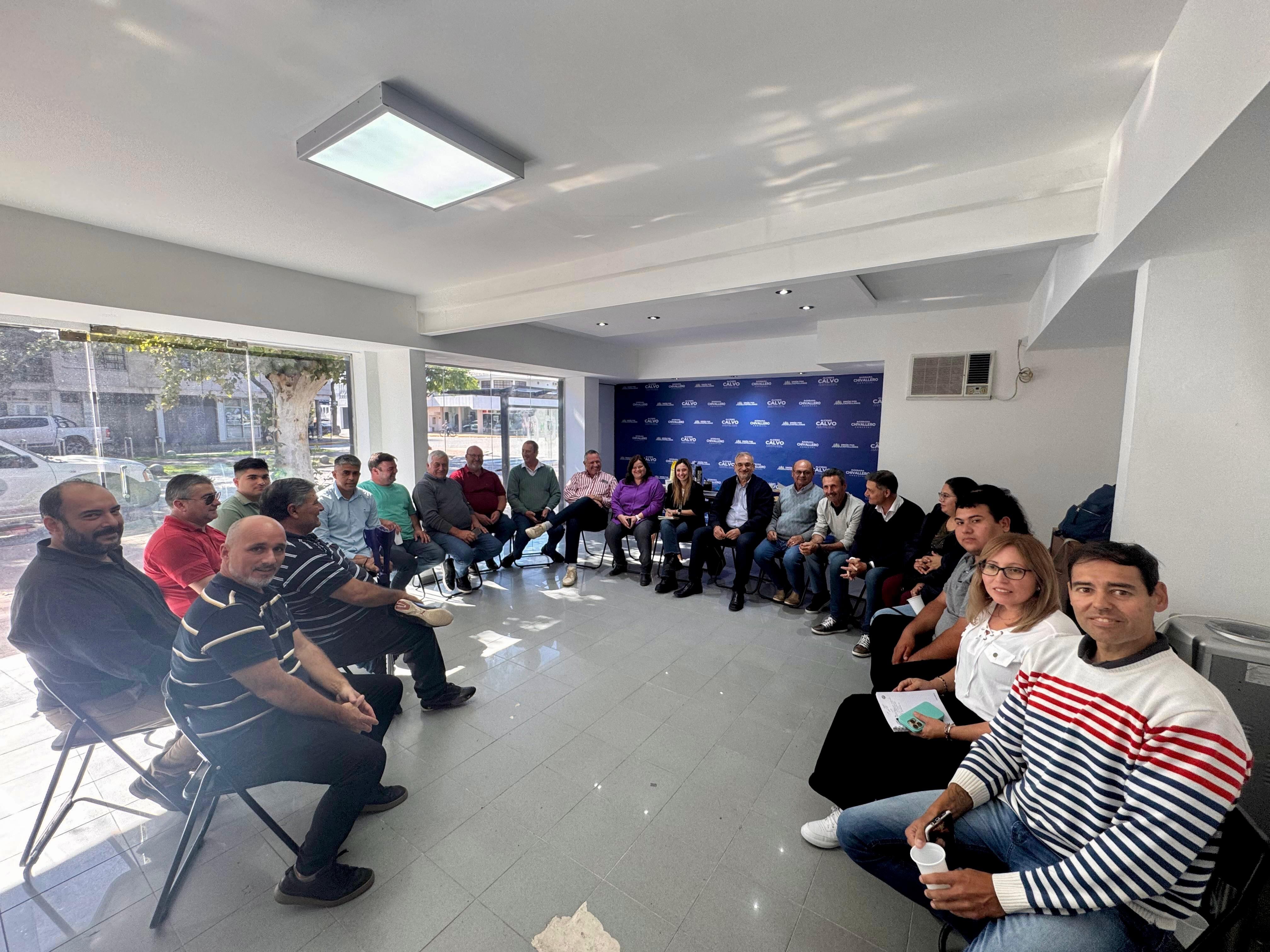 Alcides Calvo se reunió con los candidatos a presidentes comunales, concejales e intendente de Más para Santa Fe thumbnail