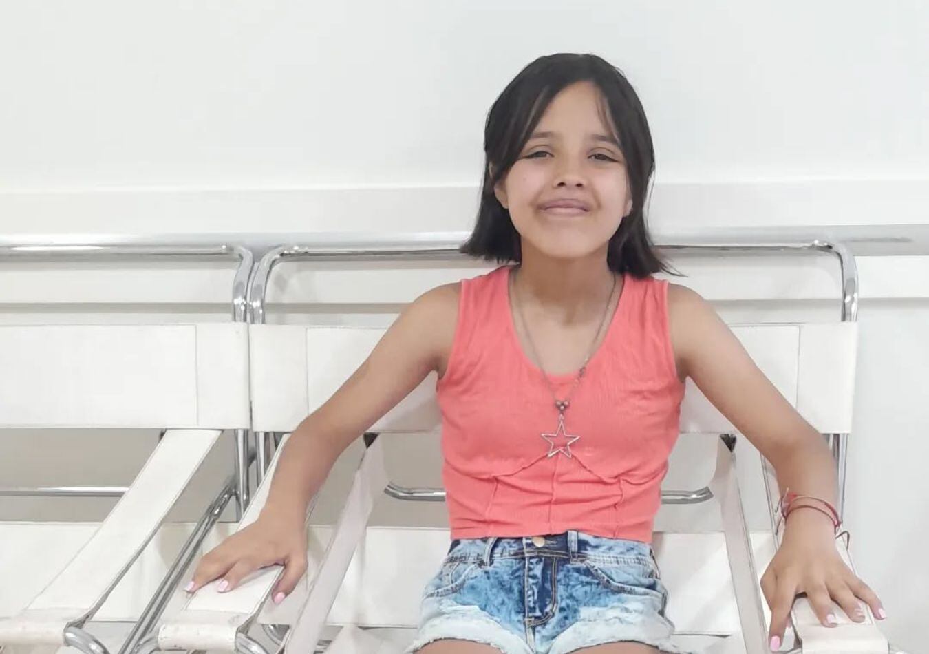Todo por May: tiene 14 años, sufre una rara enfermedad y su familia busca $30 millones para una cirugía thumbnail