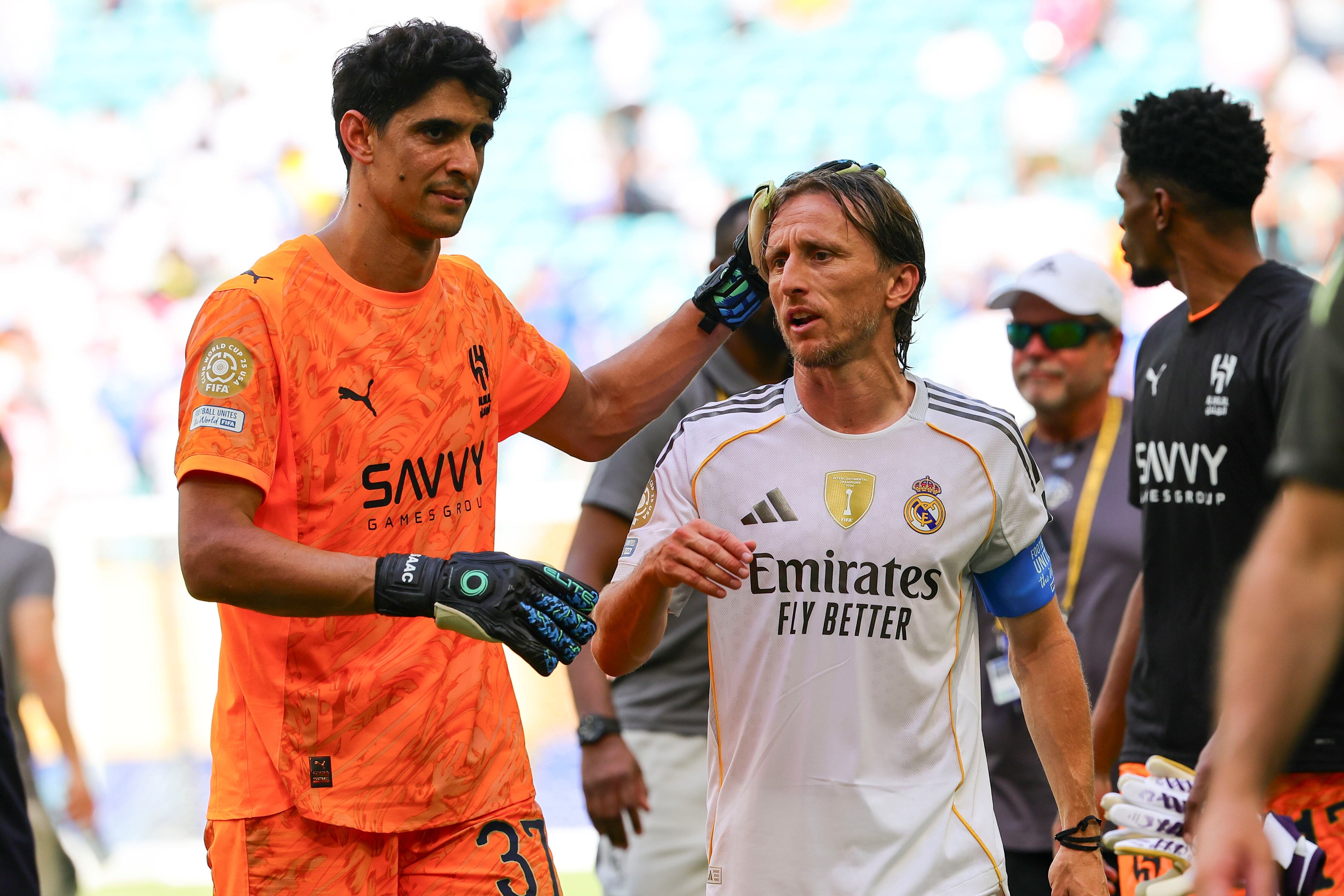 Bono, el arquero marroquí que le atajó un penal a Real Madrid, volvió a hablar de su fanatismo por River: Familia thumbnail
