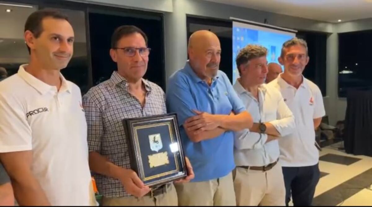 El médico y ex Puma Pablo Garretón fue distinguido por la Unión de Rugby thumbnail