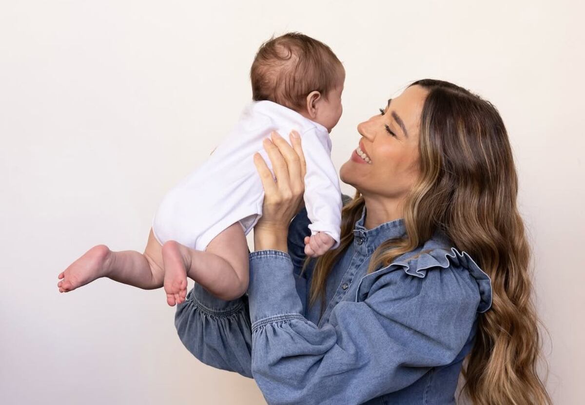 Jimena Barón comenzó 2026 mostrando por primera vez a su hijo Arturo en las redes: Esos ojos... thumbnail