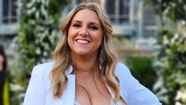 El destape de Paula Bernini: la periodista se sumó a la ola del verano y apostó por la malla enteriza en tendencia

