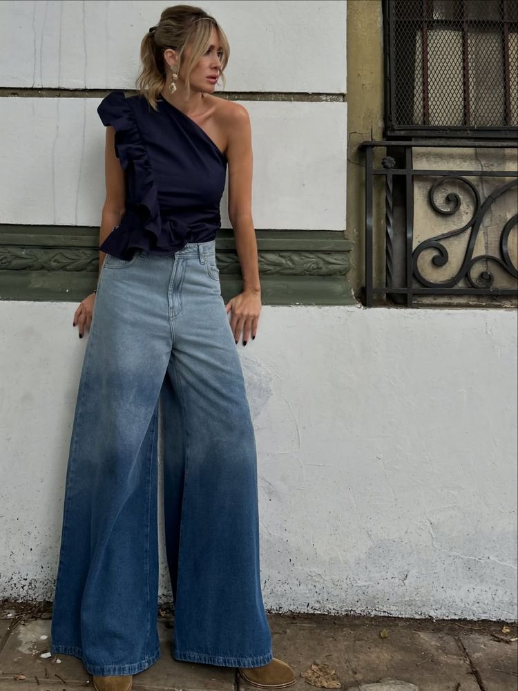Ni minishort ni pollera: Julieta Prandi apostó a la tendencia del jean holgado y marcó tendencia