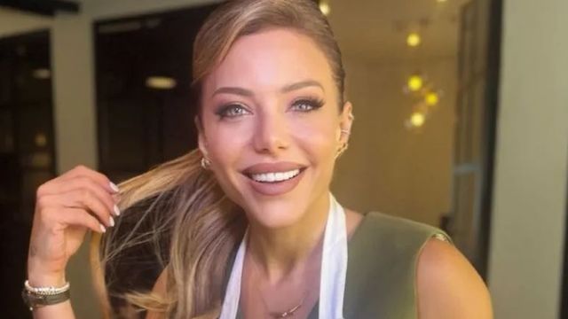 Desde la playa, Evangelina Anderson arrasó con una bikini al límite de la censura y casi muestra de más