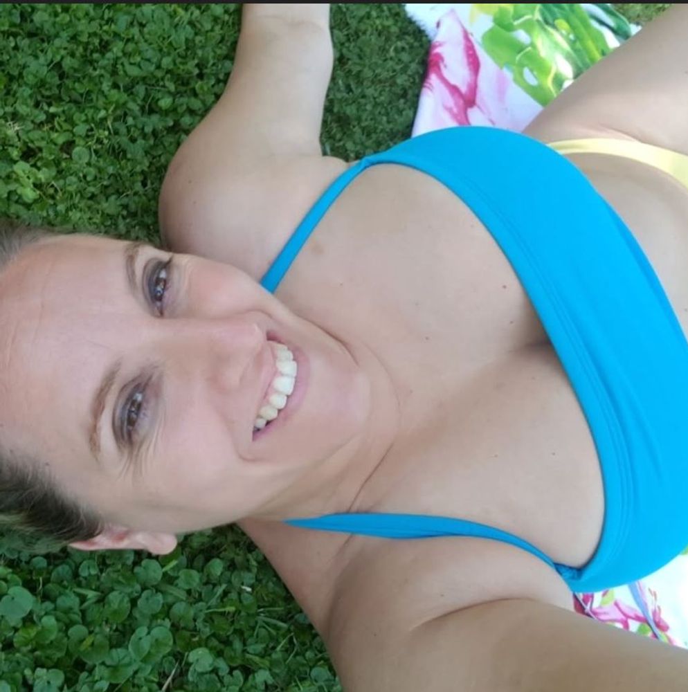 El destape de Paula Bernini: la periodista eligió la bikini más diminuta de la temporada y sorprendió a todos