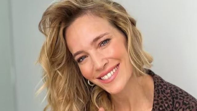 Luisana Lopilato desbloqueó la tendencia de la camisa oversize para la playa y dio cátedra de estilo