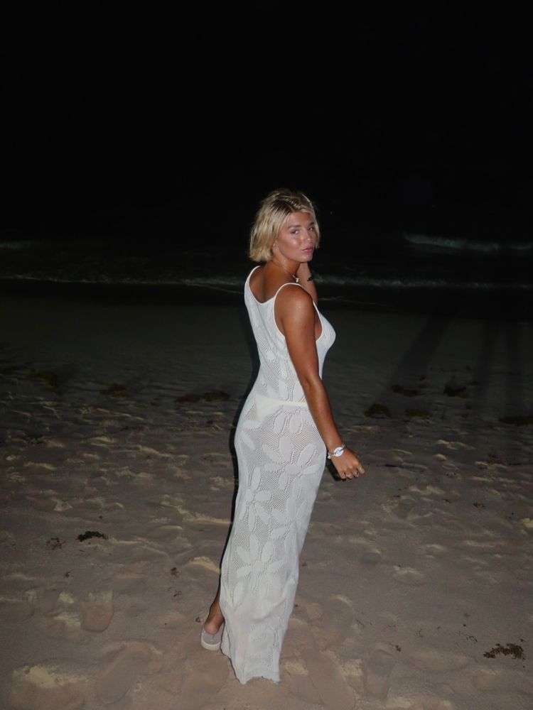 Transparencias y encaje: Sara Sklate, la periodista de River, arrasó en Instagram con un vestido total white en tendencia