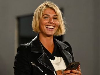 Sara Sklate, la periodista de River, dio cátedra de estilo con un vestido de encaje color blanco y marcó tendencia
