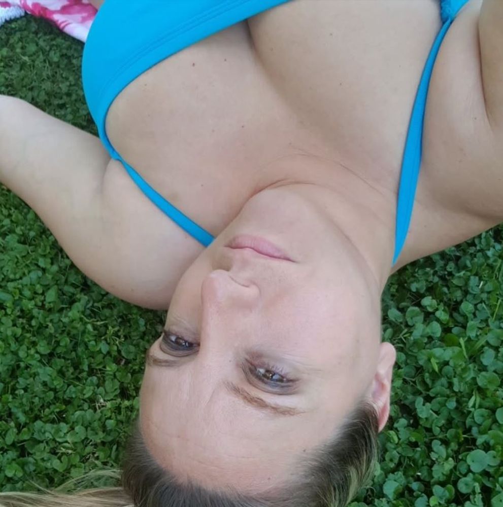 El destape de Paula Bernini: la periodista eligió la bikini más diminuta de la temporada y sorprendió a todos
