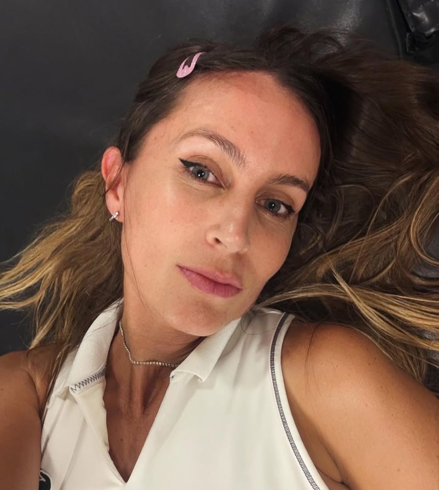 Top y pollera con volados: Gisela Dulko se sumó al look bohemio y marcó tendencia

