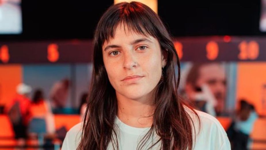 Lola del Carril apostó por un vestido total black de encaje y arrasó con las botas en tendencia