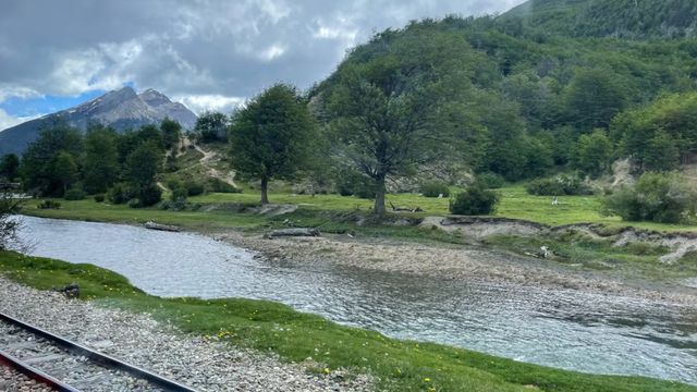 Tierra del Fuego es la provincia argentina menos poblada y ofrece paisajes de naturaleza inigualable en el extremo sur del país.
