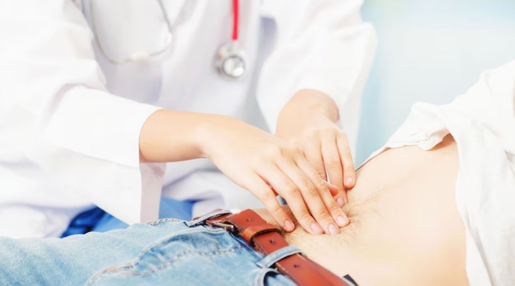 El paciente fue sometido a dos cirugías mayores y tratamientos oncológicos para combatir el cáncer de intestino.
