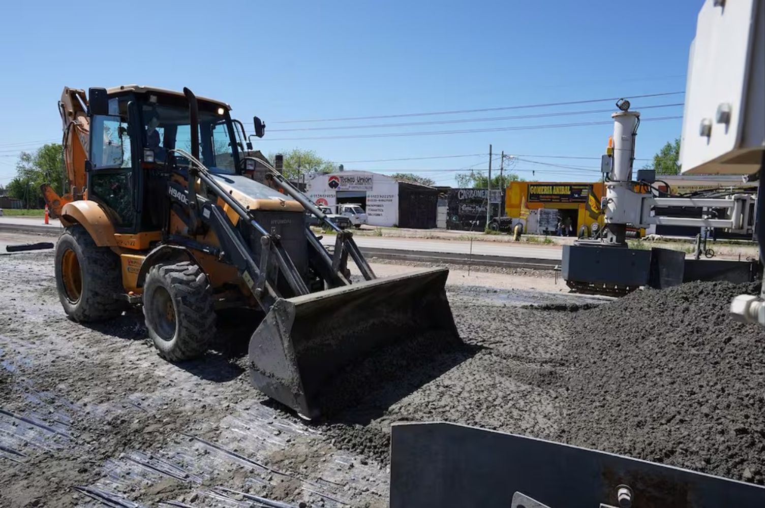 Las tareas incluyen repavimentación y duplicación de carriles en los tramos más transitados de la ruta.