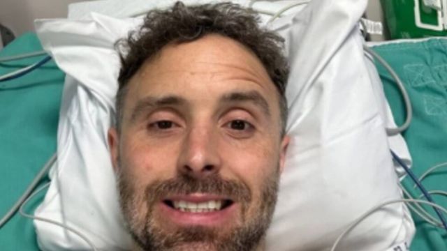 Andy Spray comenzó su camino médico tras un dolor intenso en el glúteo izquierdo.

