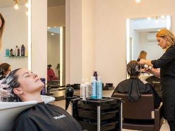 Por qué hay personas que no se dejan tocar el cabello, según la psicología