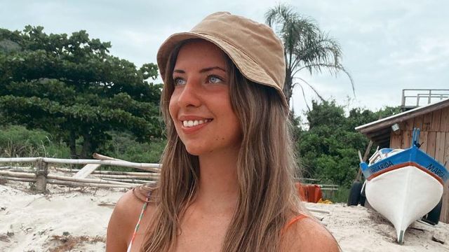 El destape de Lara López Calvo: La influencer y experta en finanzas vacacionó en Tailandia y arrasó con una bikini roja