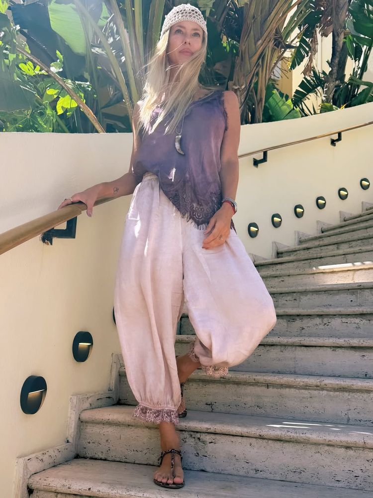 Bandana tejida y estilo bohemio: Nicole Neumann marcó tendencia con el look del verano y dio cátedra de estilo