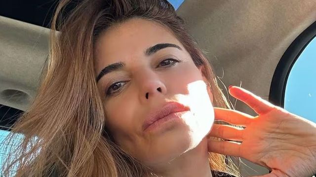 Zulemita Menem jugó fuerte con un look de colores neutros y el accesorio tendencia del otoño