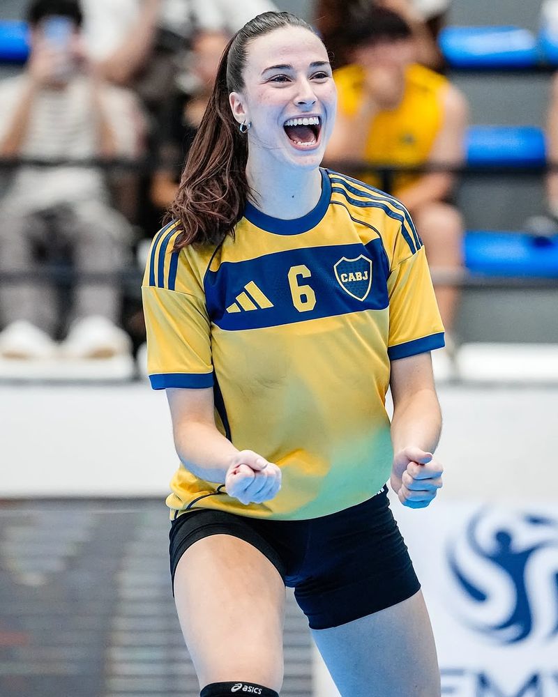 Quién es Agostina Panzera, crack de voley femenino, que pasó de Boca a River y causa furor en Instagram