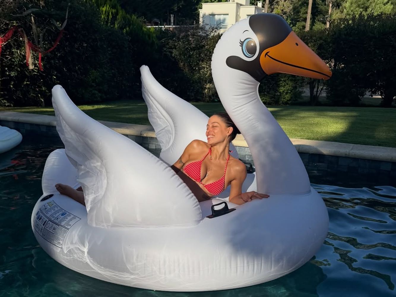 El destape de Sofi Calvo: la psicóloga de Luzu arrasó en Instagram con los looks más al límite del verano
